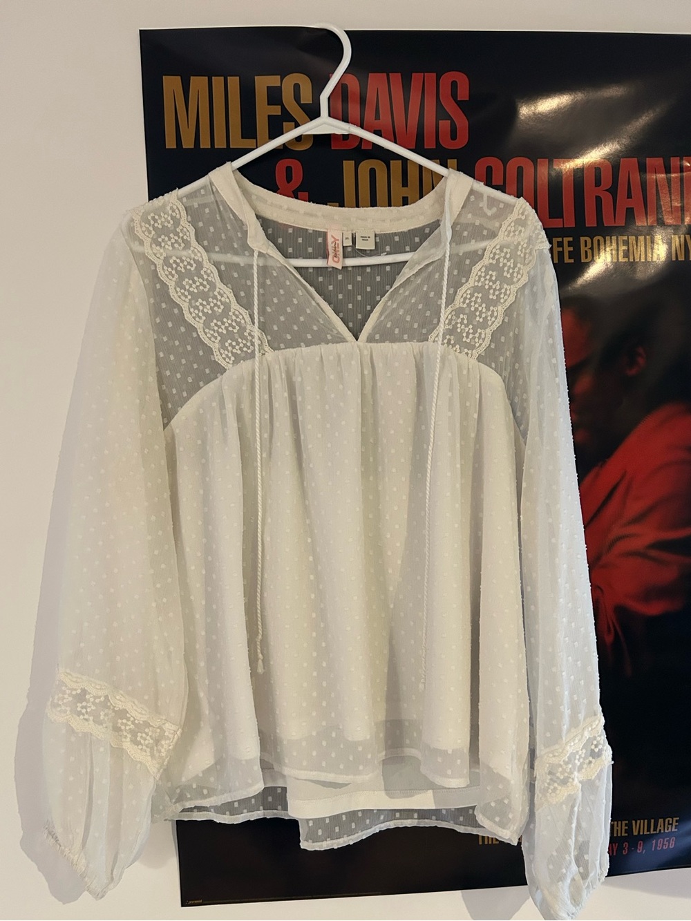 Lightweight White Lace-Trim Blouse